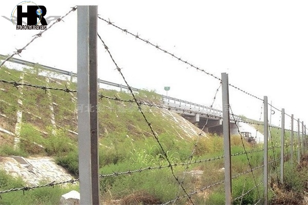 高速公路铺设刀片刺绳作用